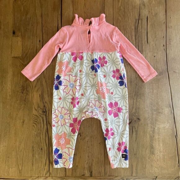 Tea Collection Long Sleeve Floral Jumpsuit with Ruffle Neckline Size 9-12M - Picture 3 of 3